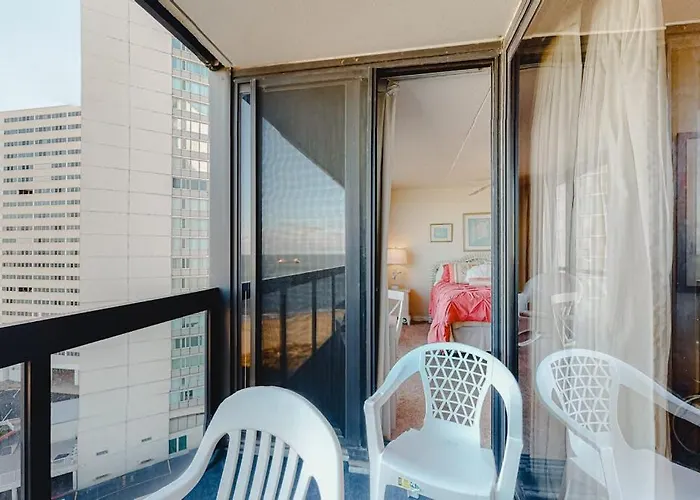 Updated Beachfront High Speed Internet Balcony Pools & Ac Holiday home